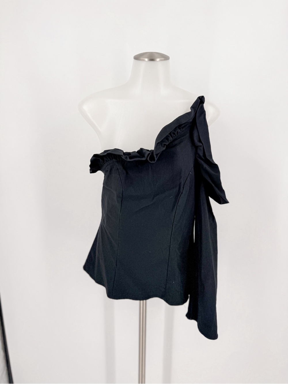 VENUS Black One-Shoulder Ruffled Top